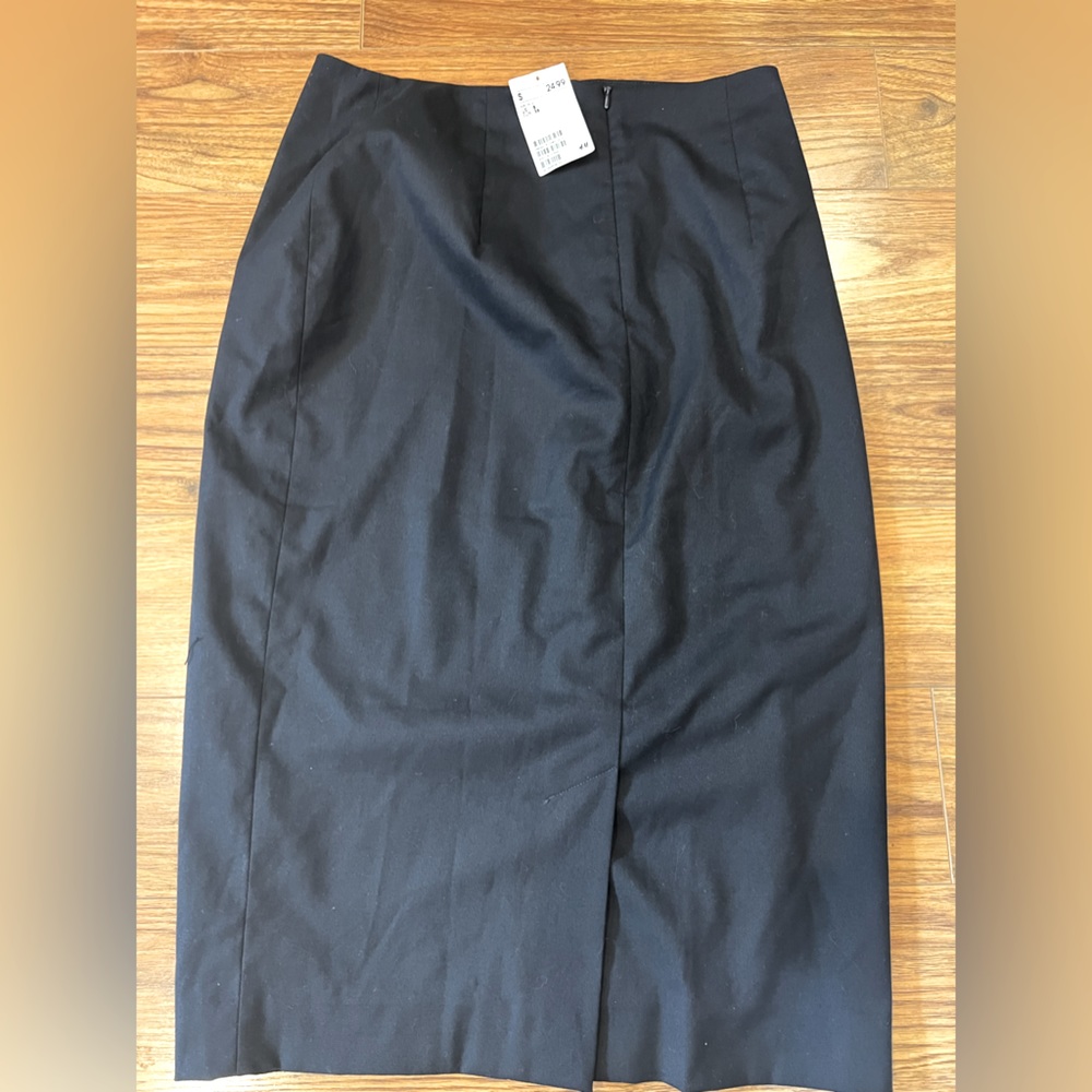 H&M Womens Dress Skirt Black(NWT)size 8